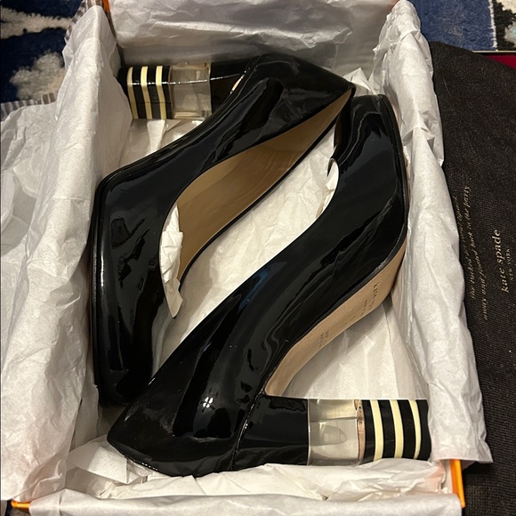 Kate Spade - Black Patent Leather Round Toe Pump, NIB, Size 9 - Picture 8 of 9